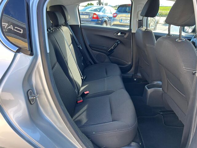 PEUGEOT 208 ALLURE 1.2 E-THP AUTO SPANISH LHD IN SPAIN 71000 MILES SUPERB 2018